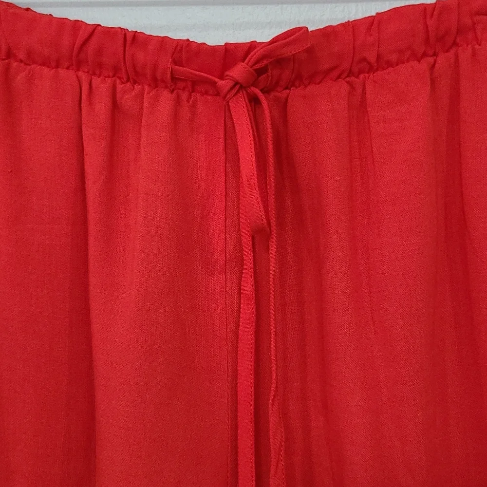 Moon Embroidered Red Shorts Elastic waist Size M NWT‎ 39$